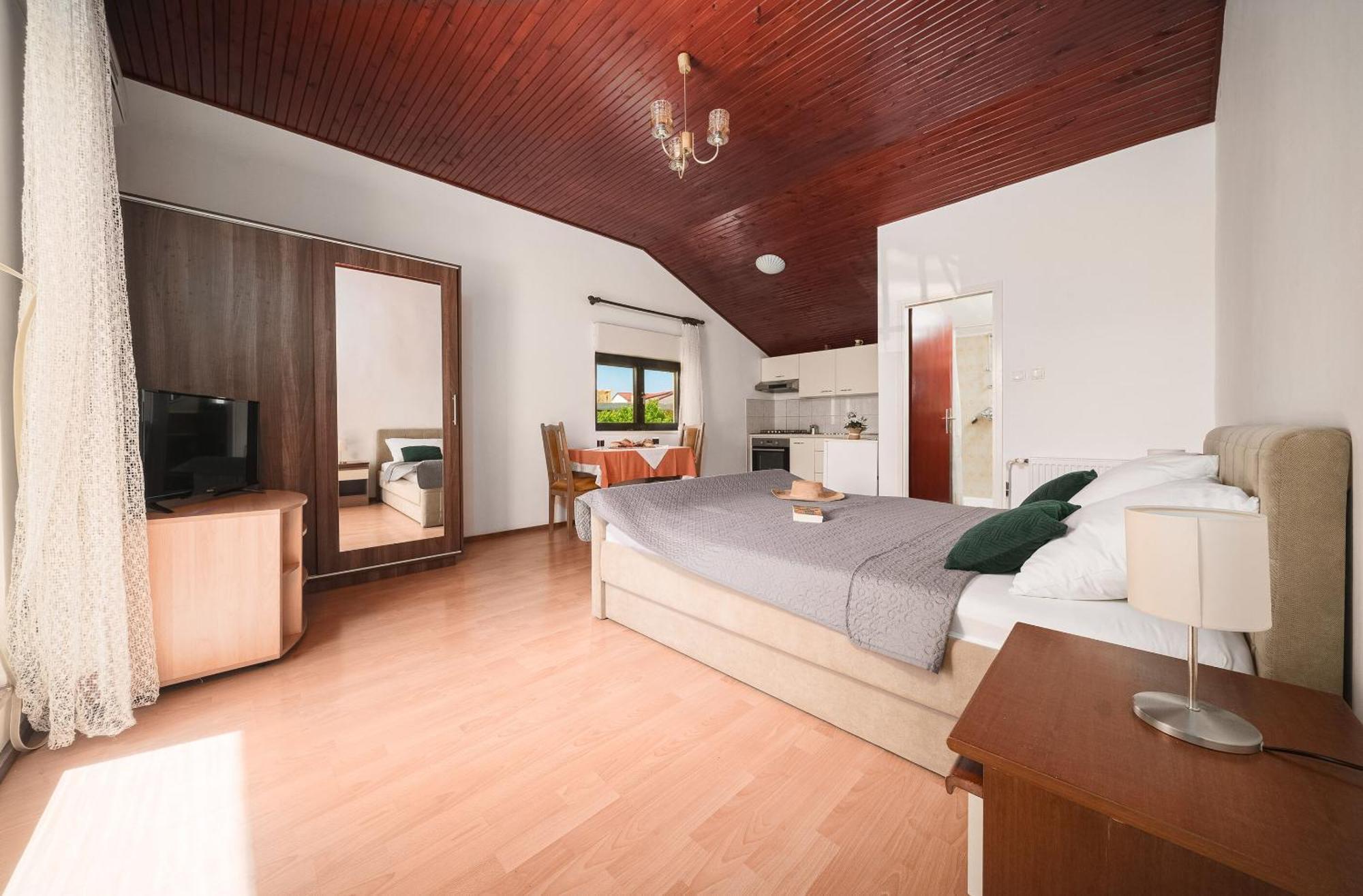 Apartment And Rooms Mrkovic Водице Екстер'єр фото