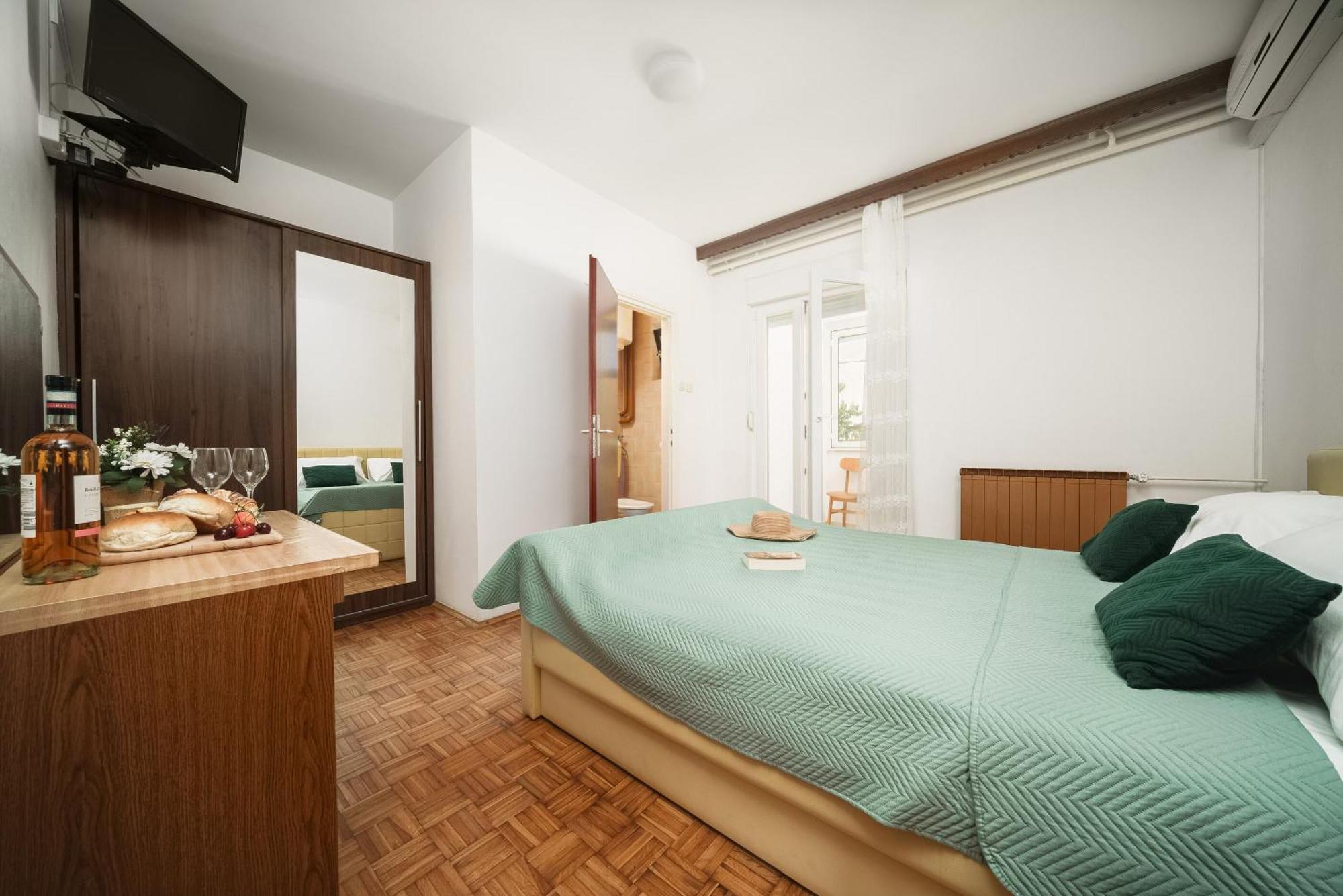 Apartment And Rooms Mrkovic Водице Екстер'єр фото