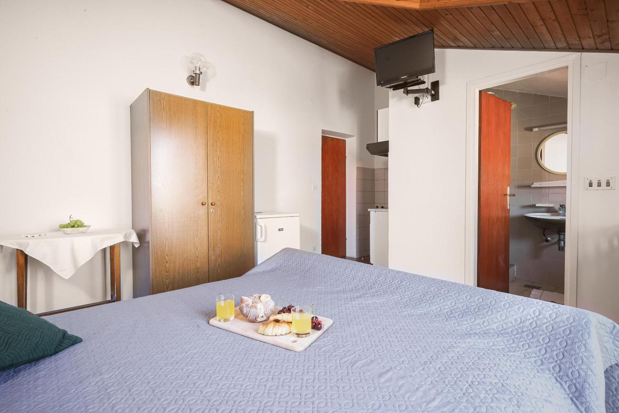 Apartment And Rooms Mrkovic Водице Екстер'єр фото
